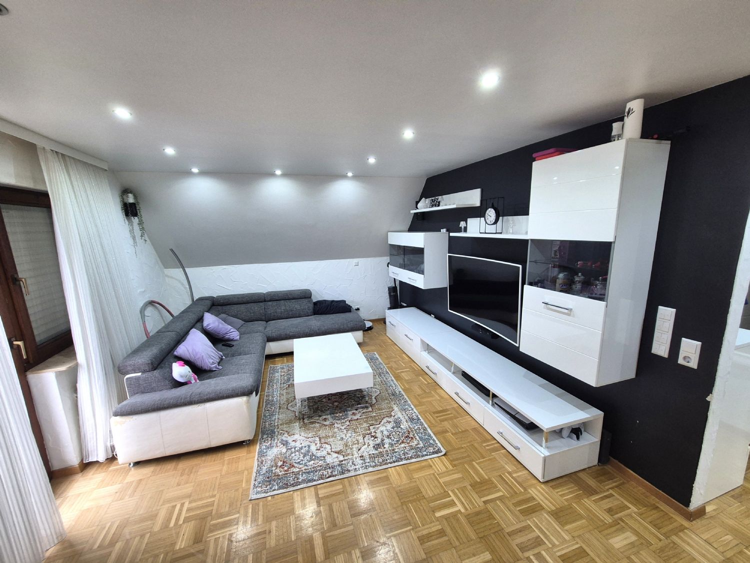 Platzwunder für Familien*Lichtdurchflutete 4,5-Zimmer-Maisonettewohnung* - Wohnzimmer (16063)