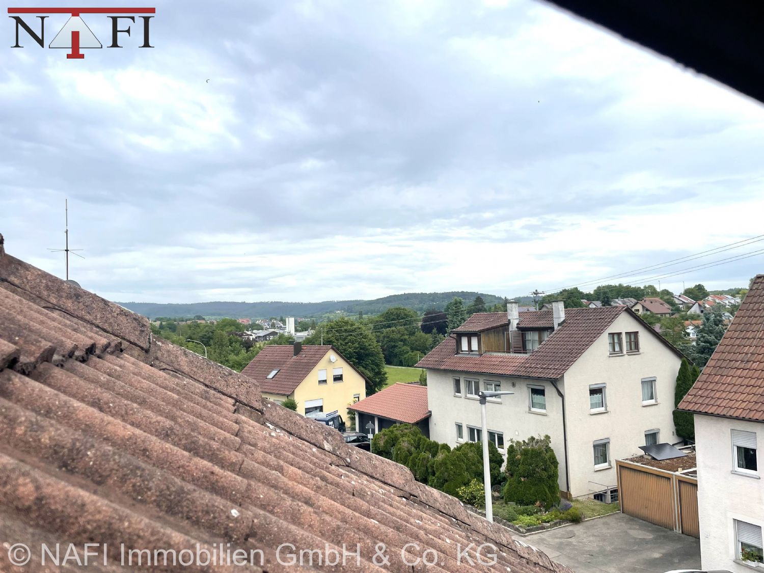 **Großzügige Dachgeschoss-Maisonette mit 108 m² Wohnfläche** - Ausblick (22886)