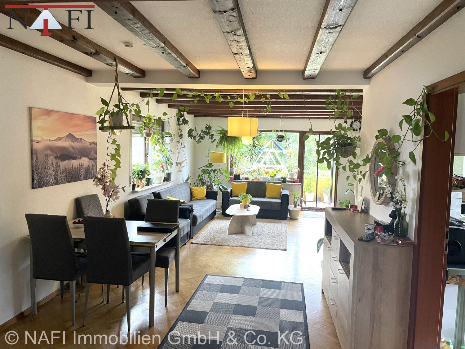 **Großzügige Dachgeschoss-Maisonette mit 108 m² Wohnfläche** - Wohn- und Essbereich (22873)