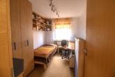 2. Schlafzimmer - *Sonnenverwöhnte 3,5-Zimmer-Erdgeschosswohnung mit Terrasse + Garten*