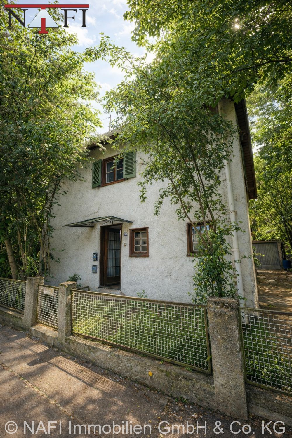 ** Rohdiamant für Familien und Investoren – Mehrgenerationenhaus mit großem Entwicklungspotenzial **, 71634 Ludwigsburg, Mehrfamilienhaus