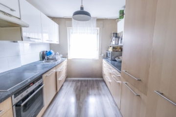 Küche - *Moderne und lichtdurchflutete 3,5-Zimmer-Erdgeschosswohnung mit Garten*