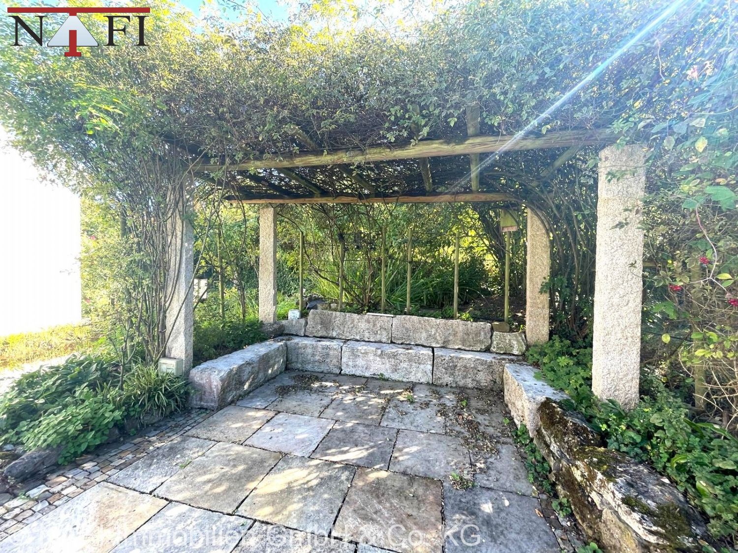 ** Passivhaus mit Schwimmteich, Photovoltaik und hochwertiger Ausstattung ** - Terrasse (24897)