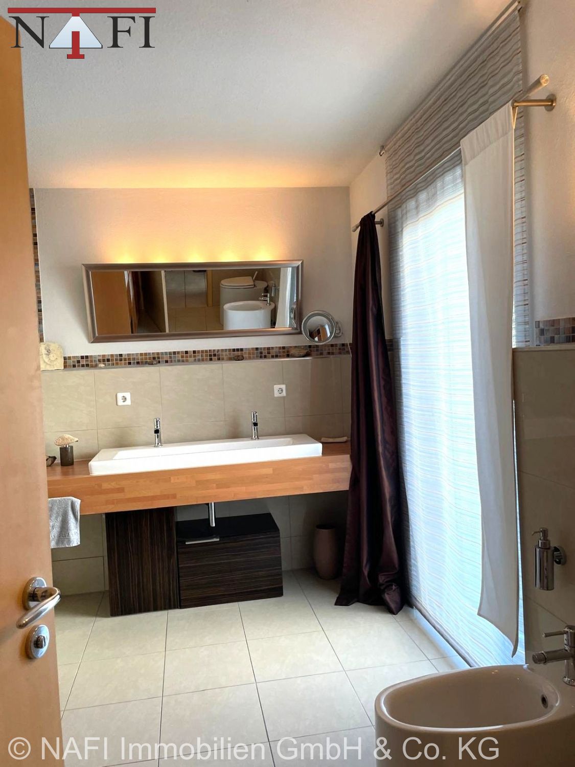 ** Passivhaus mit Schwimmteich, Photovoltaik und hochwertiger Ausstattung ** - Bad (24895)