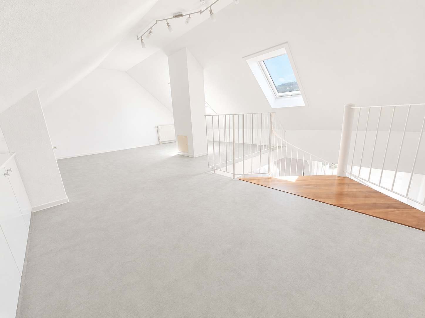 Charmante Galeriewohnung mit Wohlfühlcharakter und Blick ins Grüne - Galerie (22294)