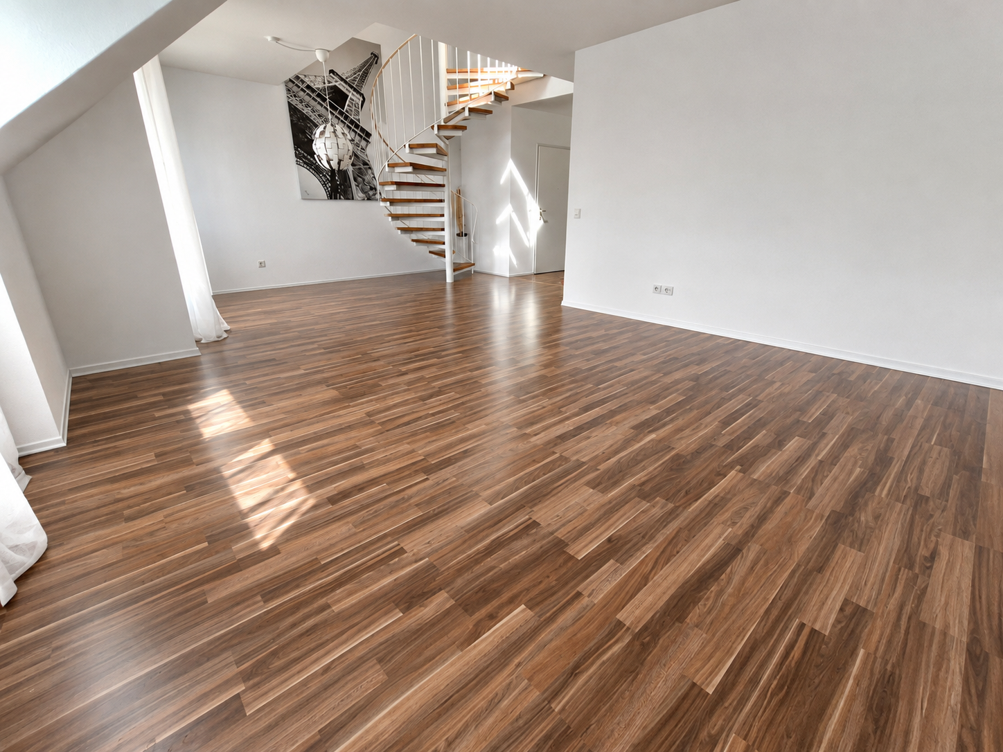 Charmante Galeriewohnung mit Wohlfühlcharakter und Blick ins Grüne - Wohnzimmer (22289)