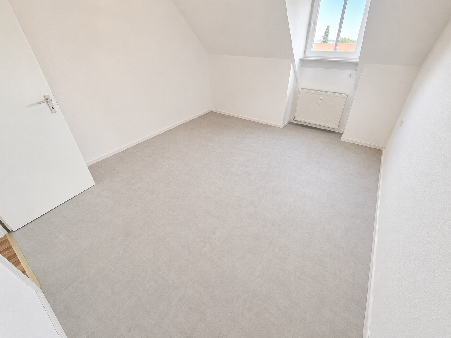 Charmante Galeriewohnung mit Wohlfühlcharakter und Blick ins Grüne - Schlafzimmer (22291)