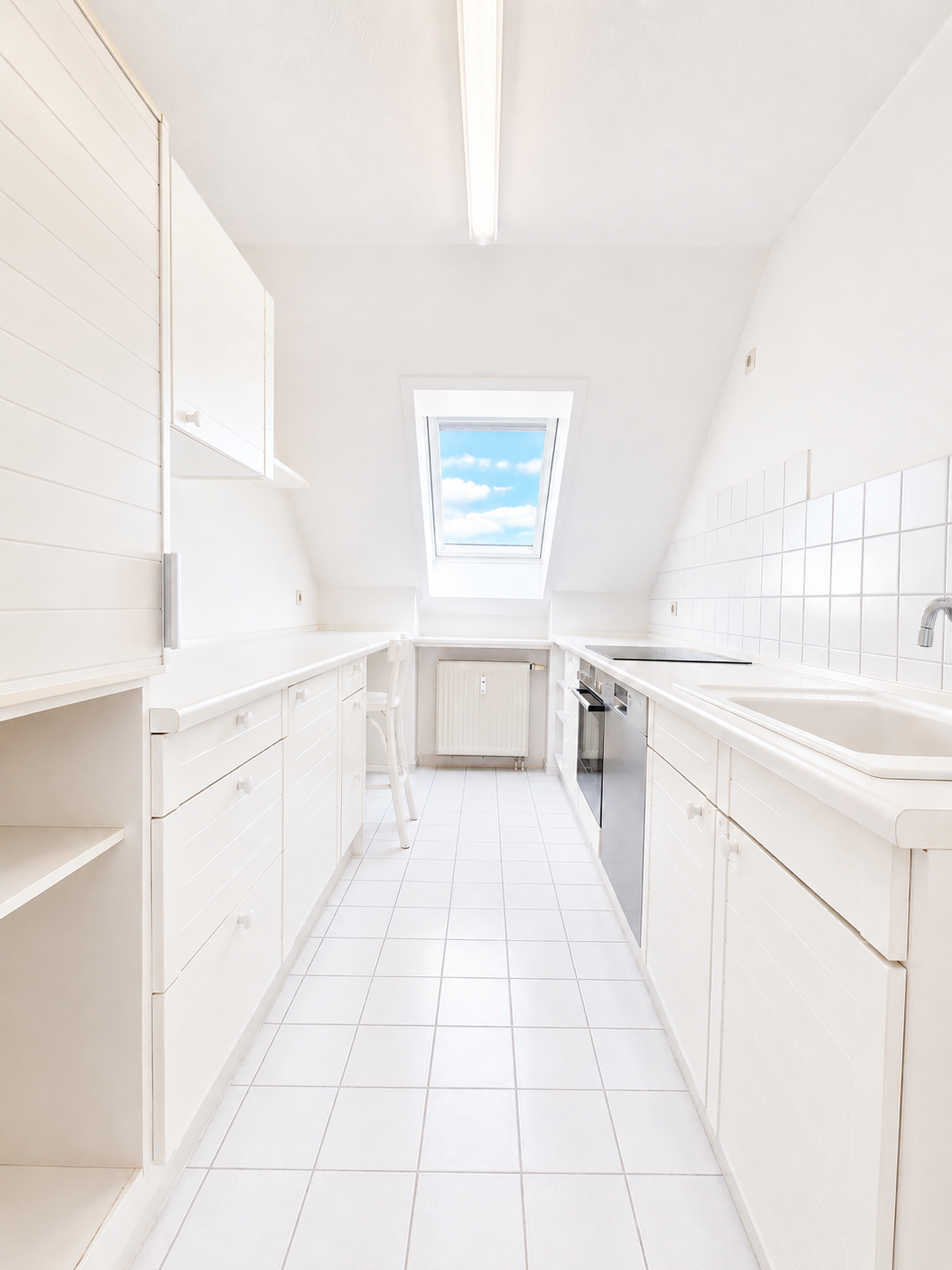 Charmante Galeriewohnung mit Wohlfühlcharakter und Blick ins Grüne - Küche (22292)