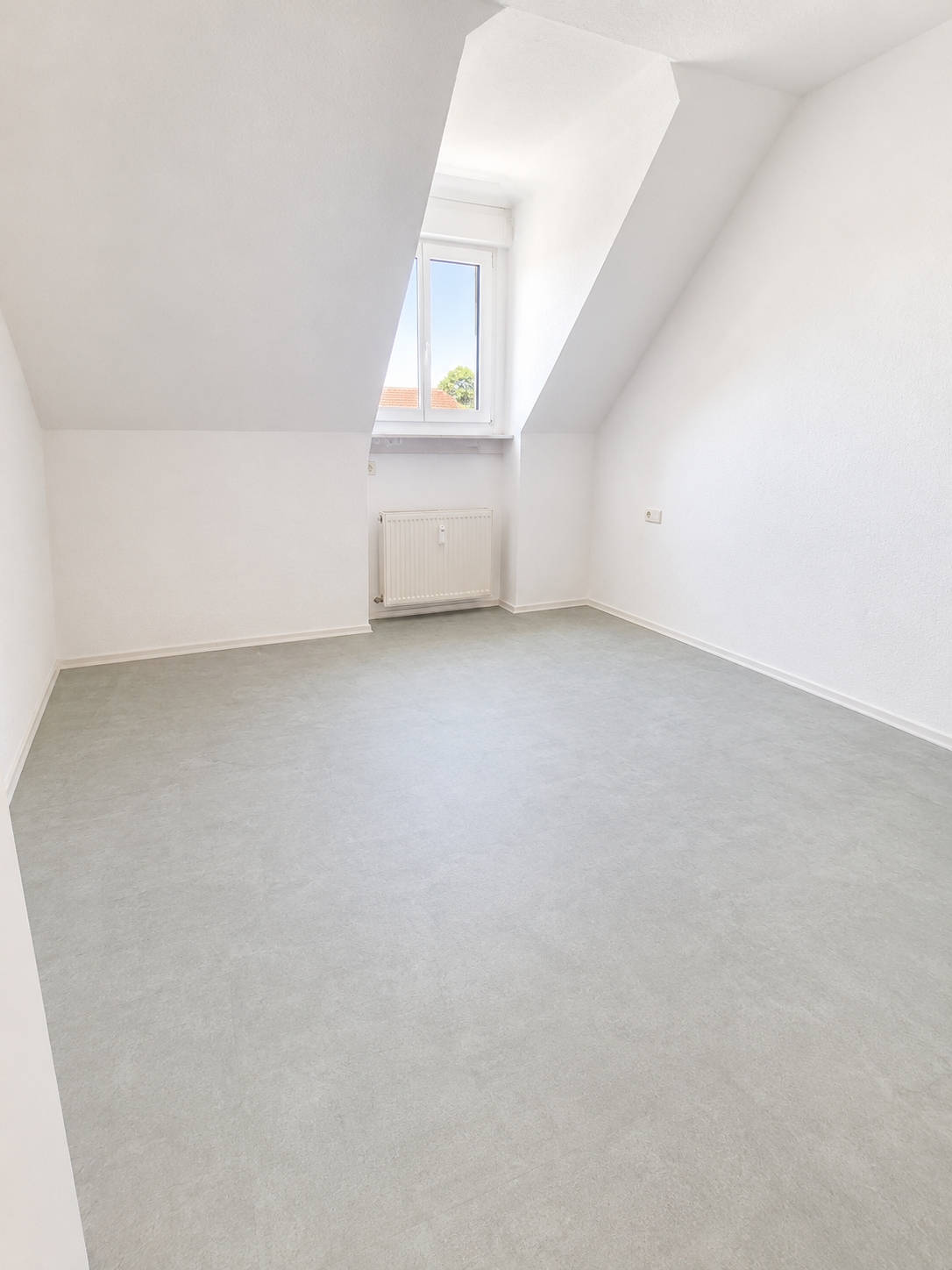 Charmante Galeriewohnung mit Wohlfühlcharakter und Blick ins Grüne - Schlafzimmer (22290)