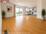 Wohn- und Esszimmer, Küche