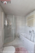 Badezimmer1 - **Wohnen am Ortsrand – Einfamilienhaus mit viel Platz und Doppelgarage**