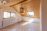 Dachgeschoss Zi 2 - **Wohnen am Ortsrand – Einfamilienhaus mit viel Platz und Doppelgarage**
