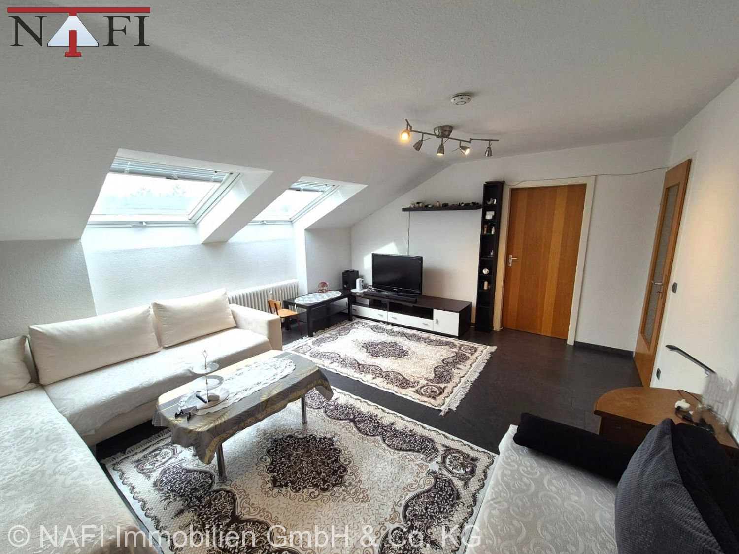 Helle 2,5-Zimmer-Wohnung im Dachgeschoss mit Stellplatz in 72622 Neckarhausen, 72622 Nürtingen, Dachgeschosswohnung