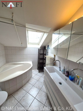 Bad-WC - Helle 2,5-Zimmer-Wohnung im Dachgeschoss mit Stellplatz in 72622 Neckarhausen