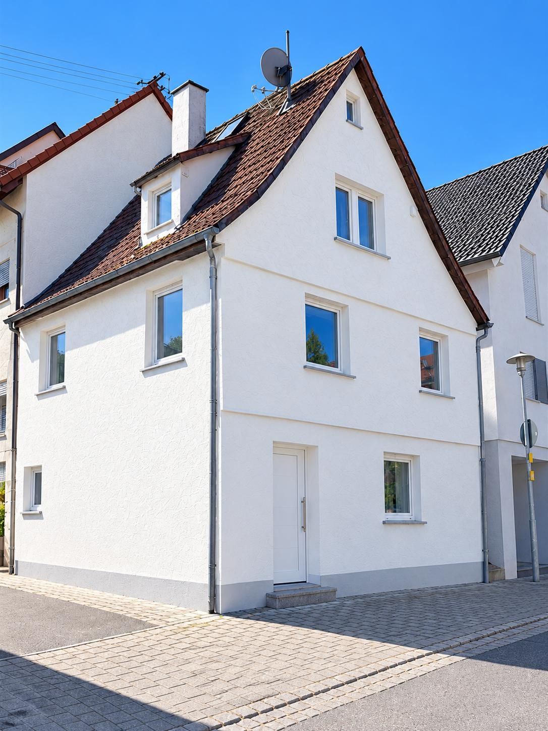 ** Kompaktes Eigenheim mit Charakter – jetzt zugreifen! ** - Hausansicht Fassade bearbeitet (26964)