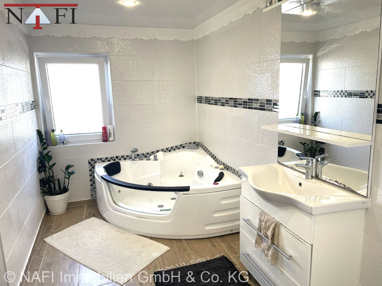 **Traumhaftes Zuhause in Bartholomä – modern renoviert & bereit zum Einziehen** - Bad 1 OG (25006)