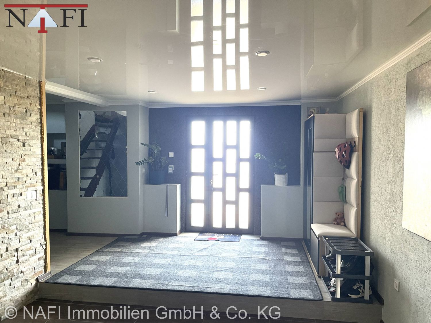 **Traumhaftes Zuhause in Bartholomä – modern renoviert & bereit zum Einziehen** - Eingangsbereich (24995)