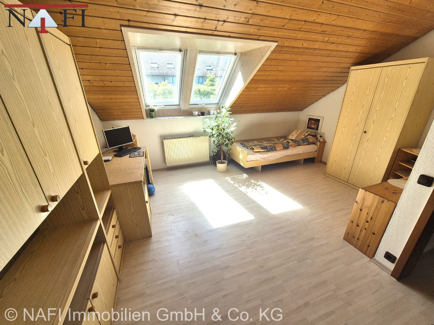 *Familien aufgepasst! ~ Gepflegtes Reihenmittelhaus mit kleinem Garten ~ - 2. Zimmer DG (17199)