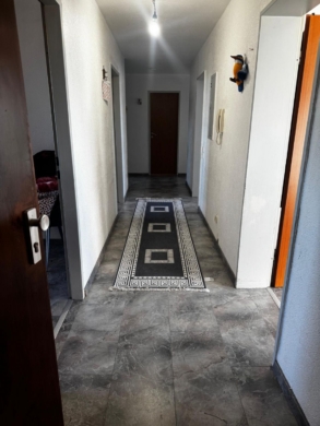 Flur / Eingangsbereich - 5-Zimmer-Wohnung mit Balkon, Aufzug und Tiefgarage in Waiblingen