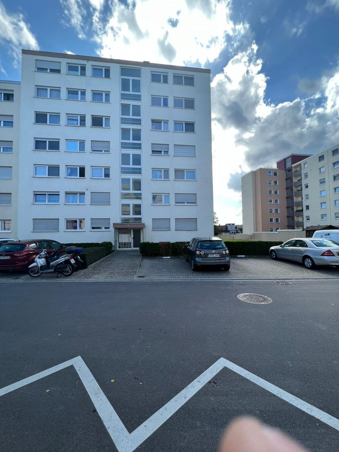 Vermietete 3-Zimmer-Wohnung in Feldrandlage Hemmingen mit Balkon & Stellplatz - Außenansicht (20047)