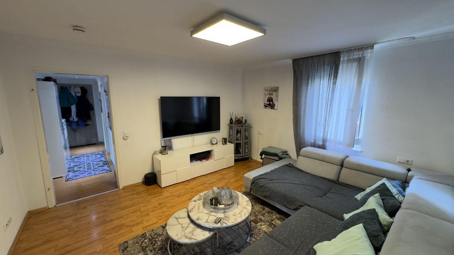 2 Einheiten in Esslingen – ideal für Kapitalanleger & Selbstnutzer mit Perspektive - 3. OG Wohnzimmer (20179)