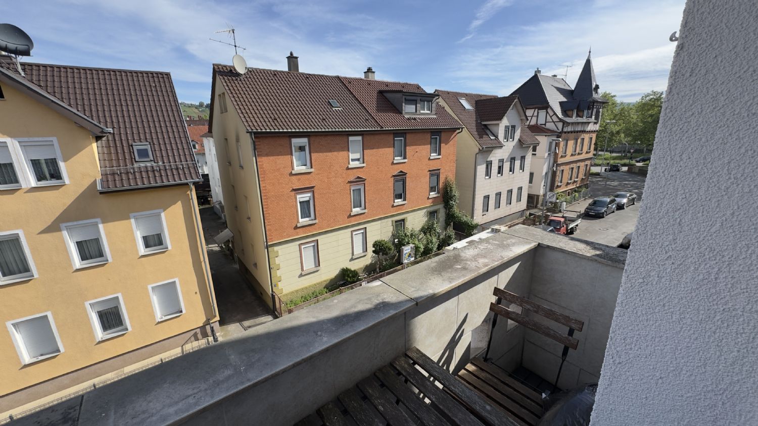 2 Einheiten in Esslingen – ideal für Kapitalanleger & Selbstnutzer mit Perspektive - 3. OG Balkonansicht (20176)