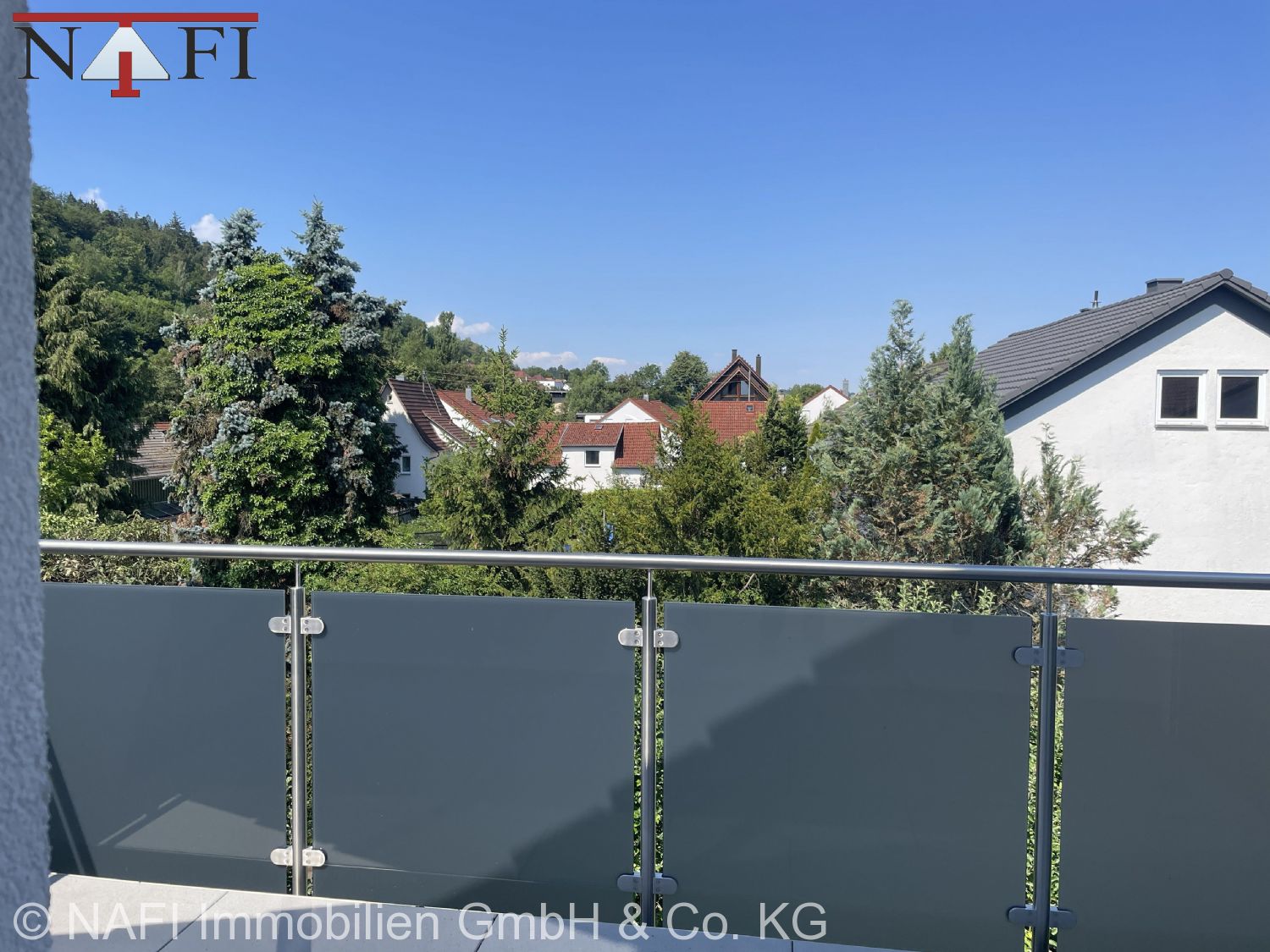**4-Zimmer-Dachgeschosswohnung im Neubau – Modernes Wohnen in Lorch** - Ausblick (24928)