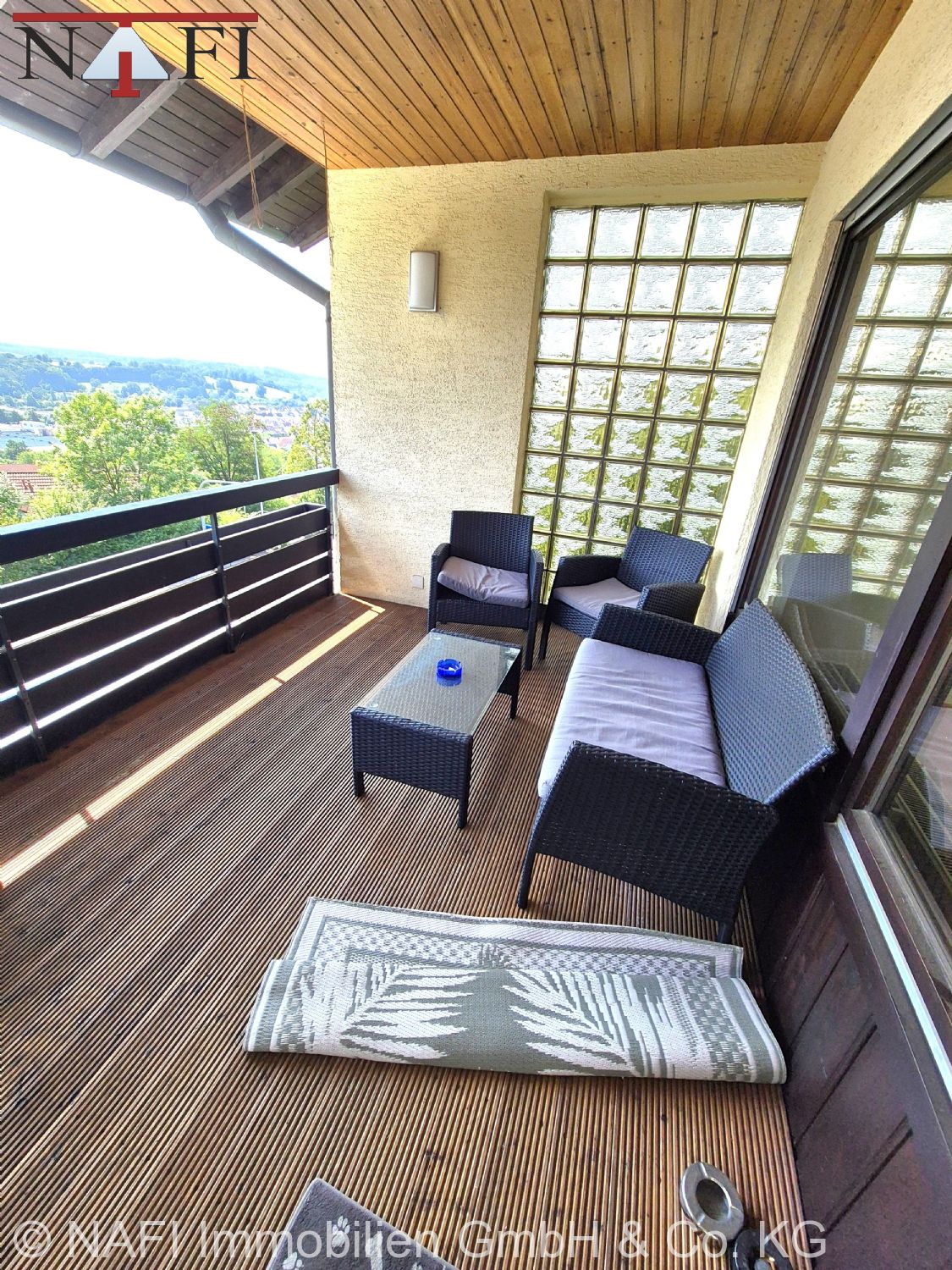** Solide Kapitalanlage: Mehrfamilienhaus mit Entwicklungspotenzial ** - Überdachter Balkon EG (22101)
