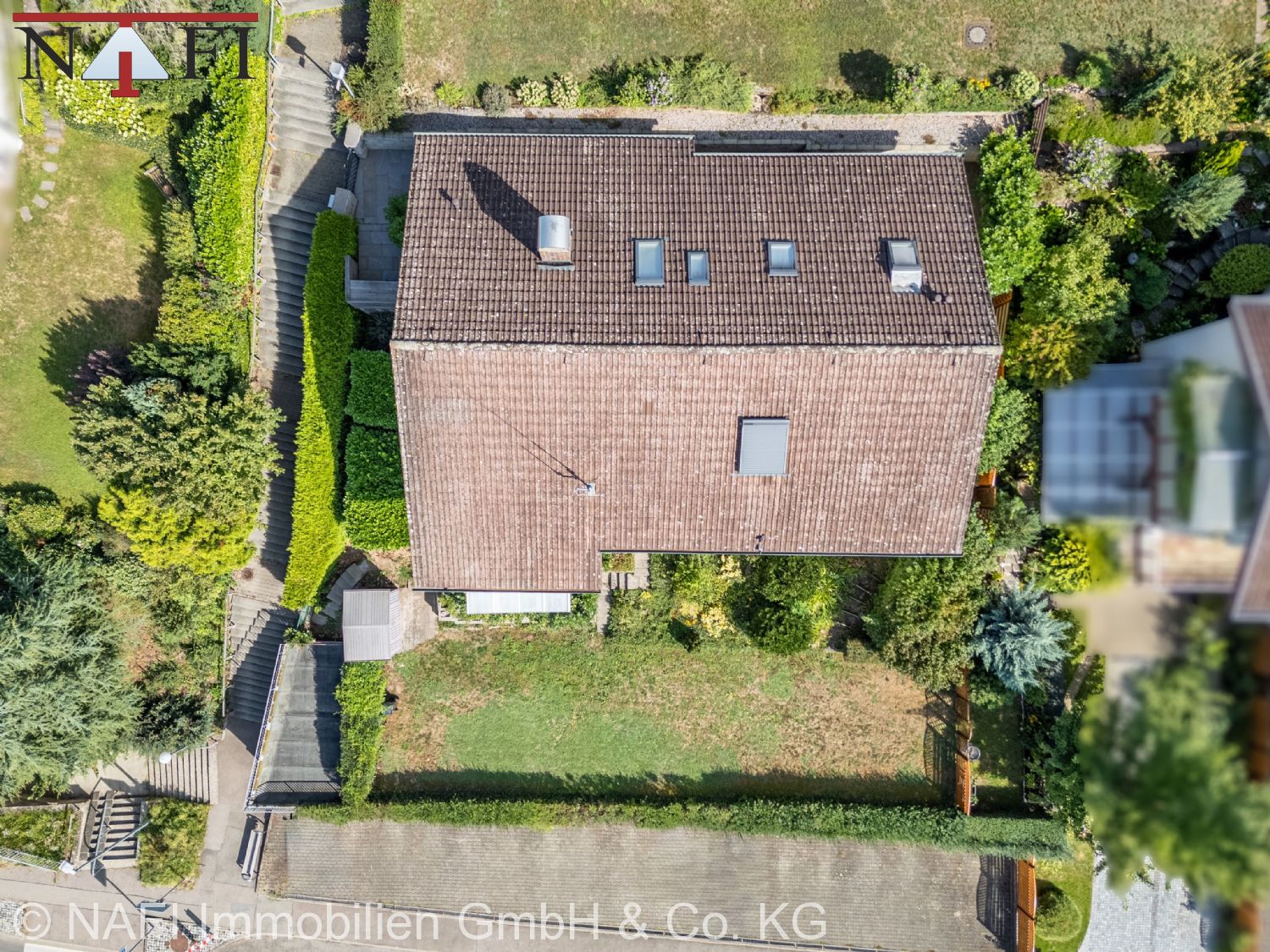 ** Solide Kapitalanlage: Mehrfamilienhaus mit Entwicklungspotenzial ** - Hausansicht (22112)