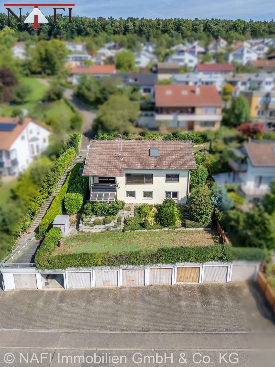 ** Solide Kapitalanlage: Mehrfamilienhaus mit Entwicklungspotenzial ** - Hausansicht (22116)