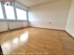 großes Schlafzimmer - + Wohnen mit Weitblick – Barrierefreie 4,5-Zimmer-Wohnung +