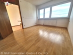 großes Schlafzimmer - + Wohnen mit Weitblick – Barrierefreie 4,5-Zimmer-Wohnung +