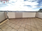 großer Balkon am Wohnzimmer - + Wohnen mit Weitblick – Barrierefreie 4,5-Zimmer-Wohnung +