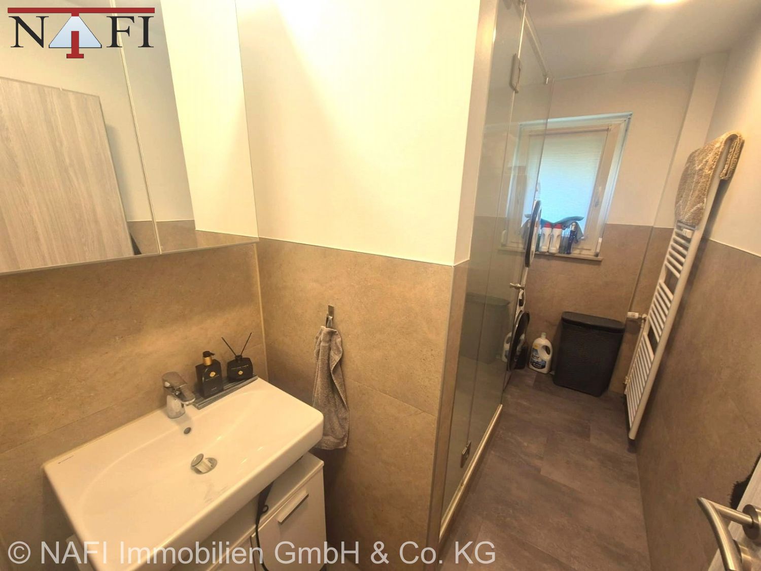 *Kernsanierte 4-Zimmer-Wohnung mit Moderne EBK und TG-Stellplatz* - Bad (24177)
