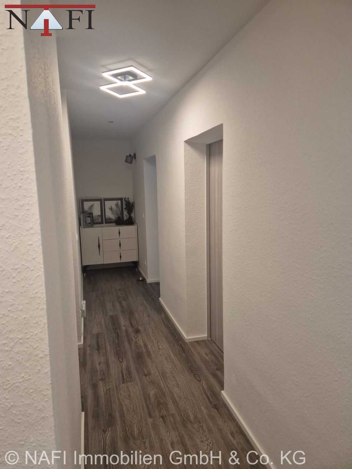 *Kernsanierte 4-Zimmer-Wohnung mit Moderne EBK und TG-Stellplatz* - Flur (24173)