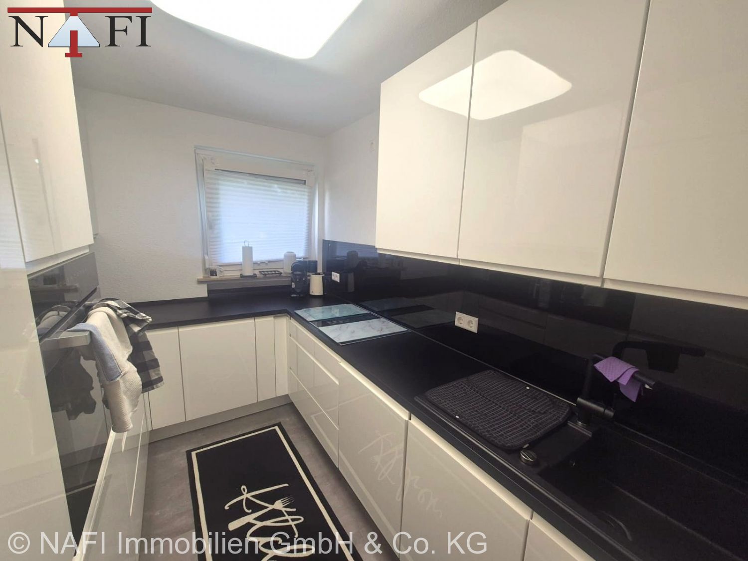 *Kernsanierte 4-Zimmer-Wohnung mit Moderne EBK und TG-Stellplatz* - Küche (24174)