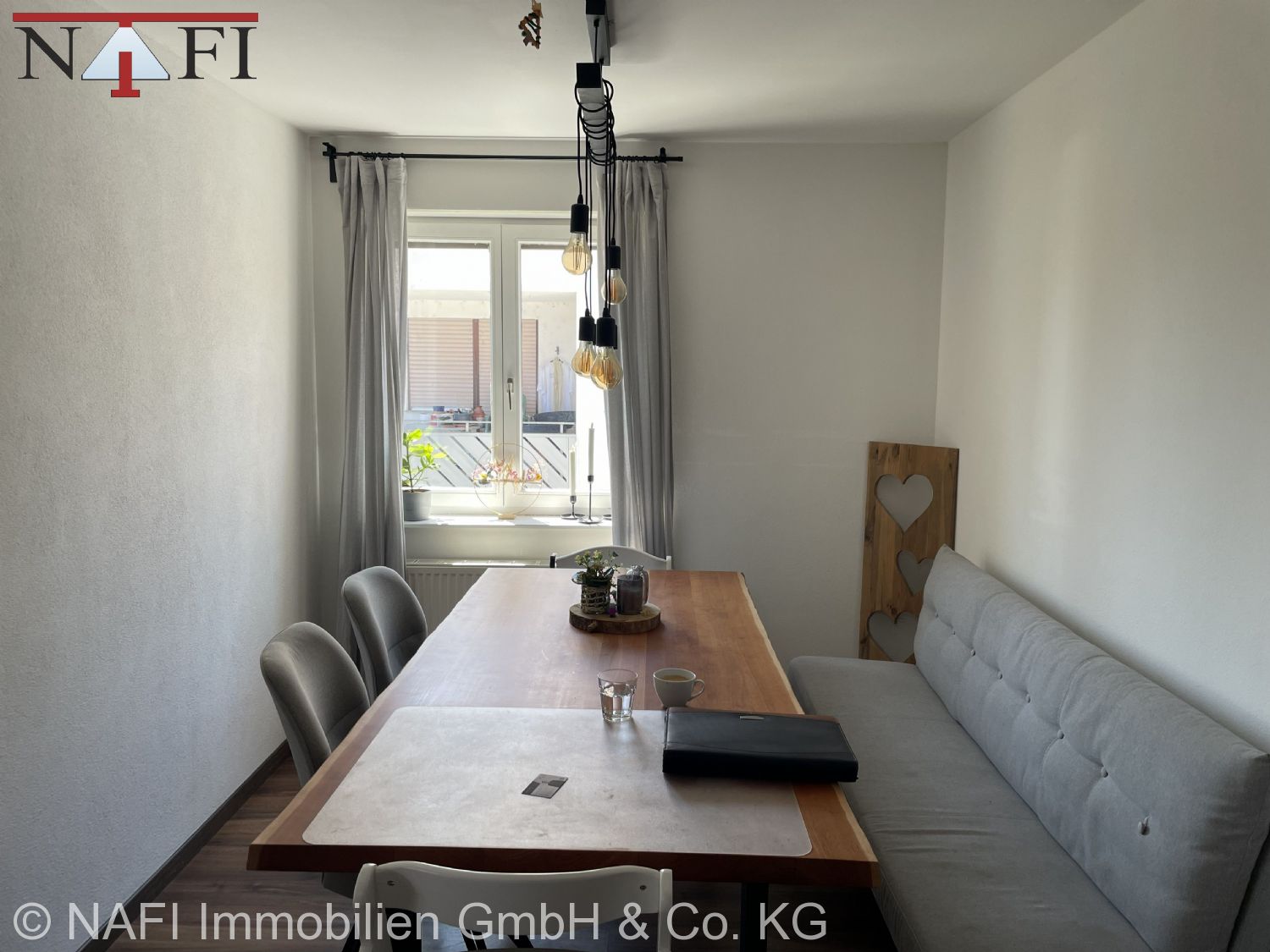 Moderne 4,5-Zimmer-Maisonettewohnung mit Weitblick, zwei Bädern und Tiefgarage - Essbereich 1. Ebene (21816)