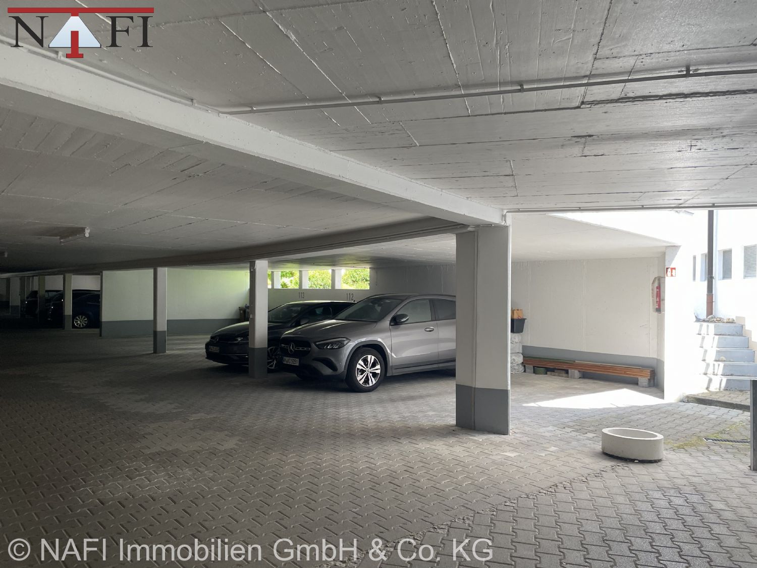 Moderne 4,5-Zimmer-Maisonettewohnung mit Weitblick, zwei Bädern und Tiefgarage - Tiefgaragenstellplatz (21826)