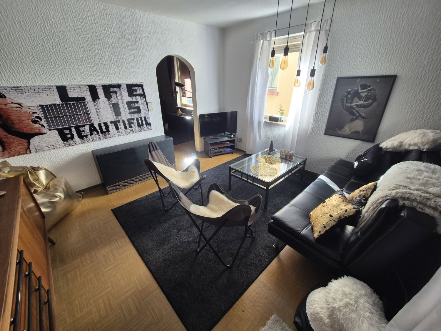 Charmantes Zweifamilienhaus aus dem Jahr 1921 mit vielfältigen Nutzungsmöglichkeiten - 2. Wohnzimmer (25071)