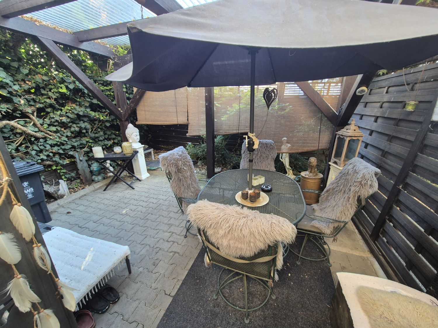 Charmantes Zweifamilienhaus aus dem Jahr 1921 mit vielfältigen Nutzungsmöglichkeiten - Terrasse (25068)